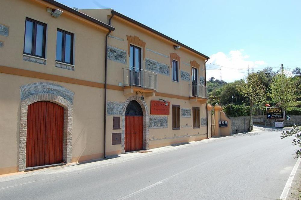 Agriturismo Parra Santa Lucia del Mela Екстериор снимка